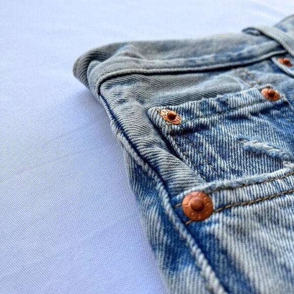 NWT LEVI'S 501 ORIGINAL FIT LIGHT WASH DISTRESSED BUTTON FLY DENIM JEANS SHORTS - Picture 6 of 7